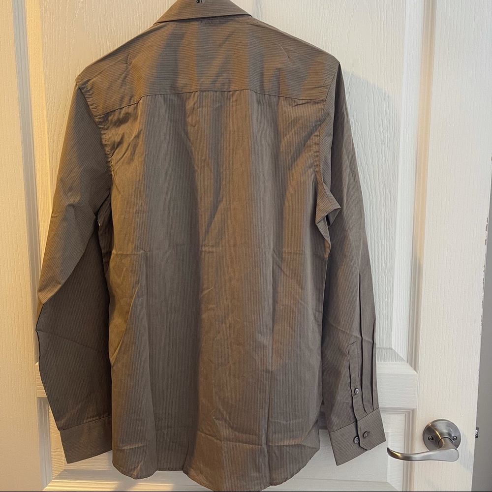 VanHeusen Slim Fit Button Down Shirt Size S - Picture 3 of 7